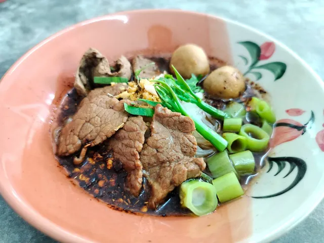 ก๋วยเตี๋ยวเรือนรกแตก สาขาเฉลิมพระเกียรติ