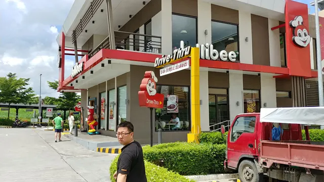 Jollibee Vista Mall Nuvali