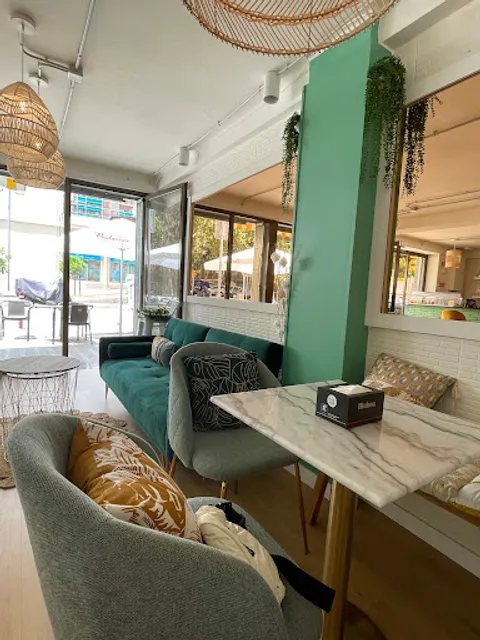 New Jade bar & coffee