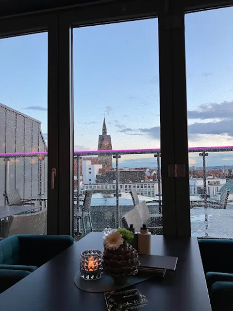 6 Sinne Sky Bar and Restaurant