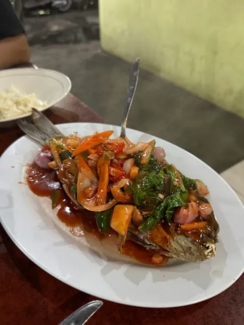 Warung Yuma chinese food ( cheap and good taste )