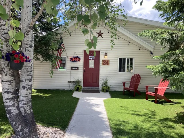 Yellowstone Holiday Motel
