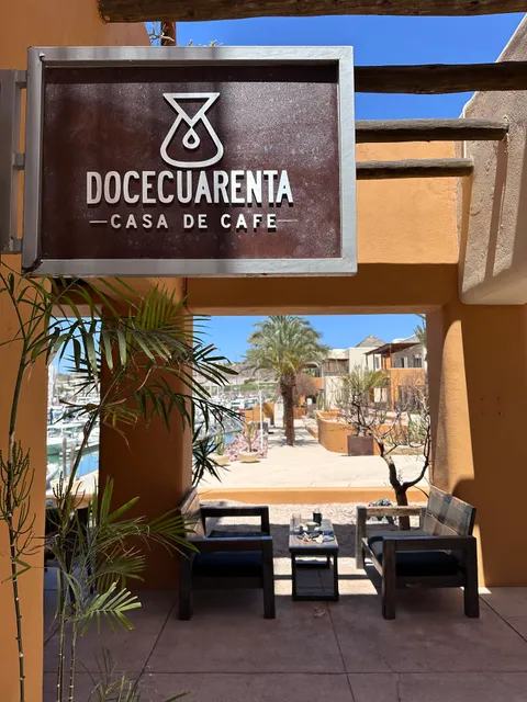 DoceCuarenta Coffee & Bakery