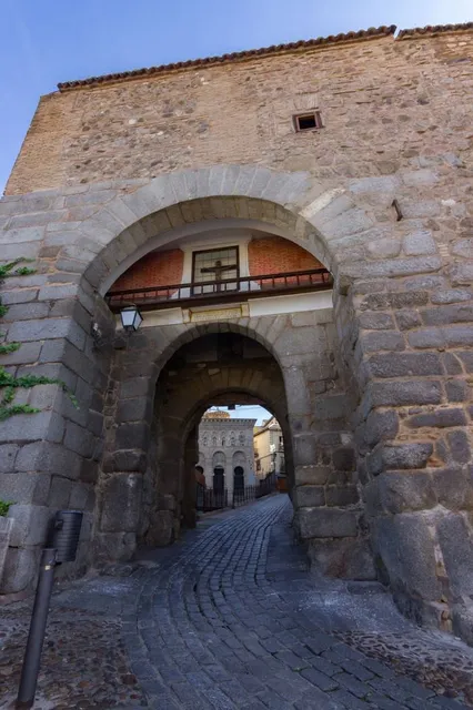Puerta de Valmardón