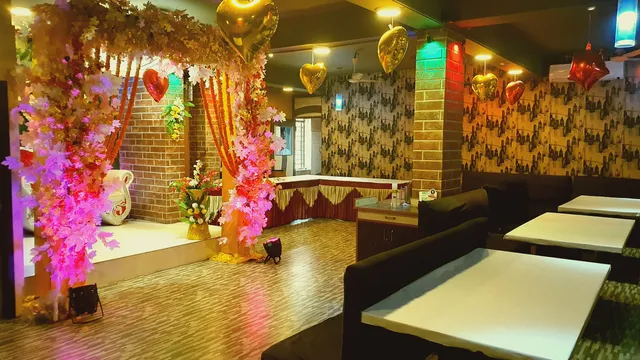 Vins Food Court (Hotel VinS)