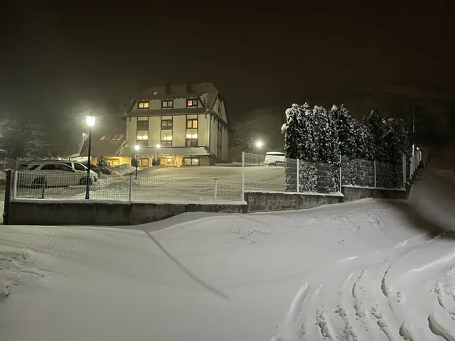 Vila Mramor, Brzeće