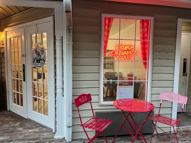 Olga’s Yodel Cinnamon Rolls