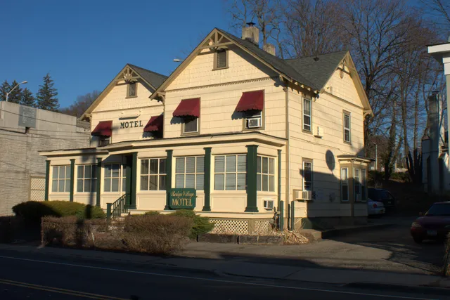 Roslyn Village Motel
