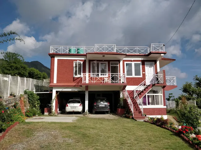 OYO Home 10770 Modern Villa 2BHK