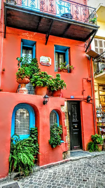 Earini Rooms And Apartments