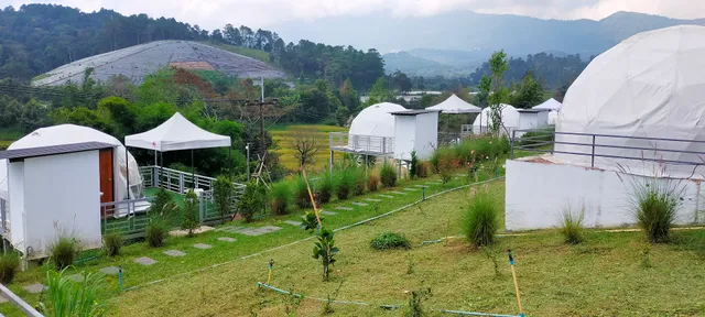 ข้างเขาแคมป์