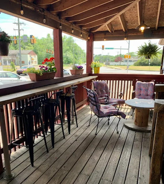 McLawson’s Corner Bar & Grill