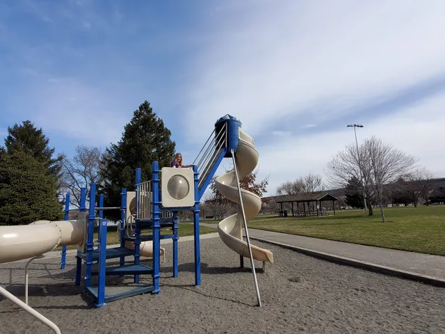 Columbia Point Marina Park