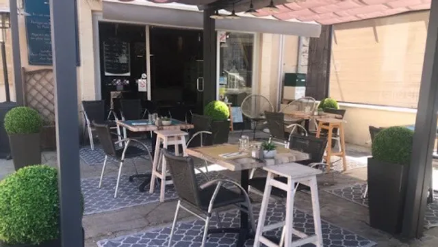 Le 7 passe à table. Restaurant & Bar a vin