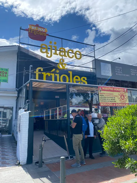 Ajiaco y Fríjoles Niza- Colina