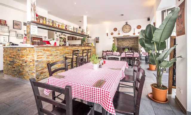 Mommo's Pasta & Pizza