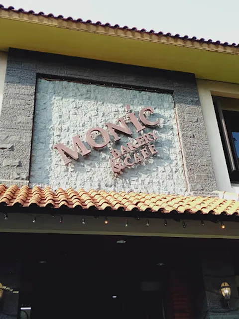 MONIC Bakery & Cafe