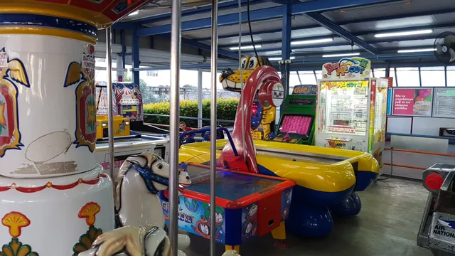 PAPAFiLiPOU Luna Park Latsia