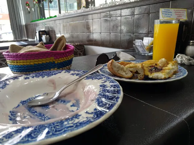 La Dona and Friends MR