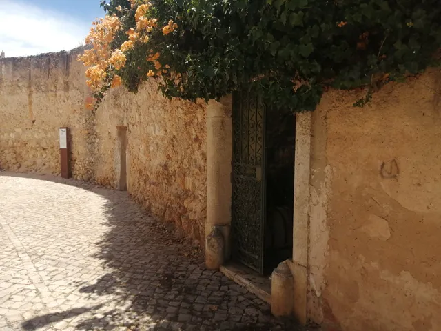 Alcantarilha castle wall ruins