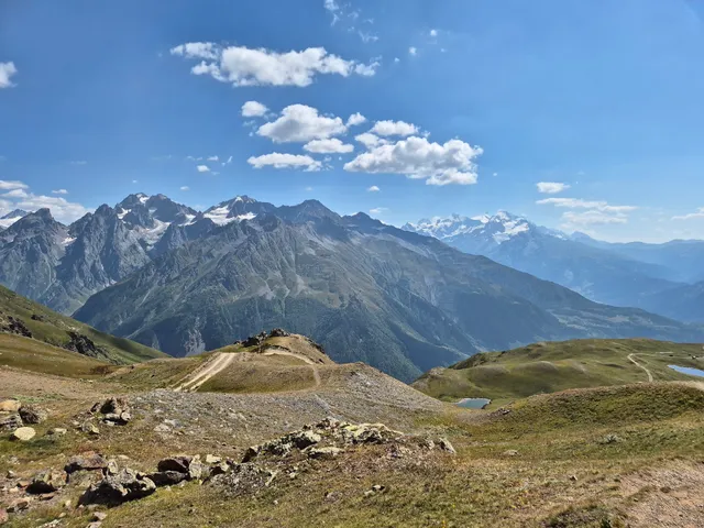 Hiking path to korudli lake