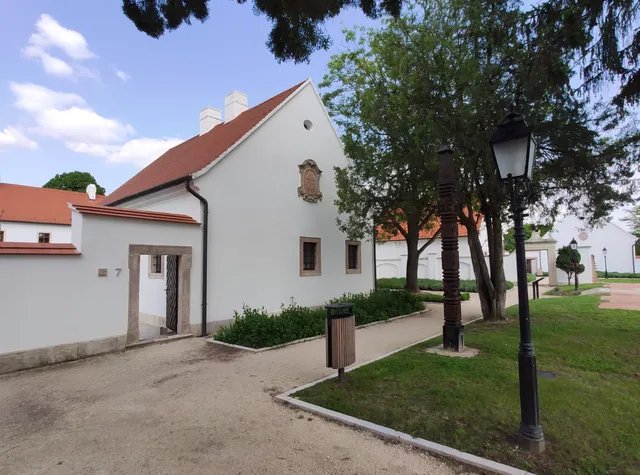 Majkpuszta, Esterházy-kastély