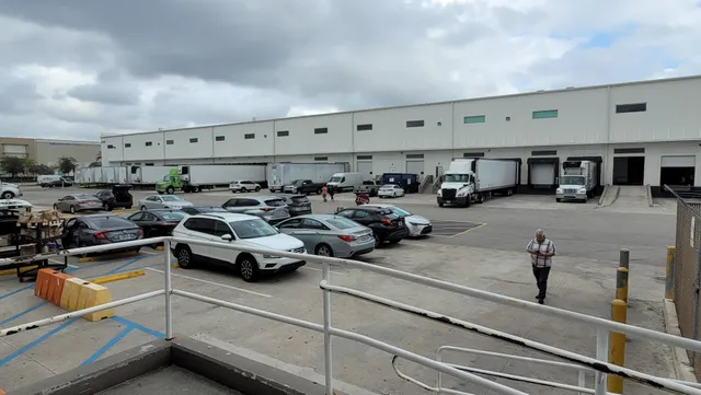 Amazon Warehouse DMI3