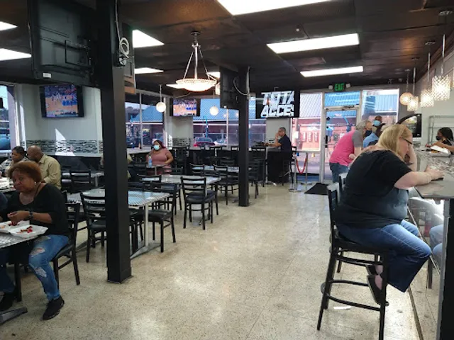 Spanky's Chicken & Seafood Lounge