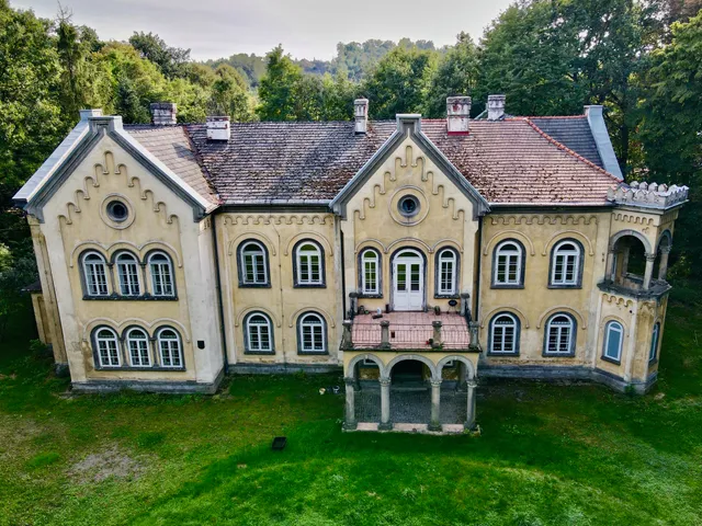 Dwór z 1864 roku gen. Zygmunta Piaseckiego / Obecnie Zofii Piaseckiej