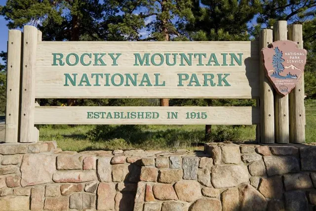 Rocky Mountain National Park Sign