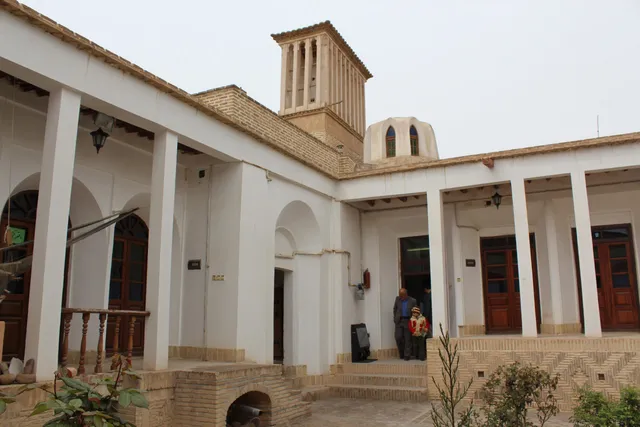 خانه یغمایی ها و اداره میراث فرهنگی