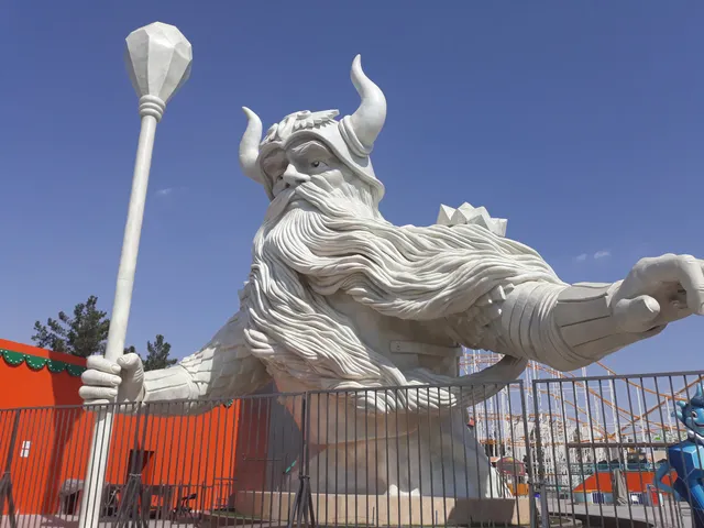 Almas-e Shahr Amusement Park