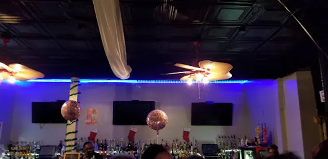 Chazmo Cafe & Lounge