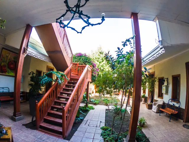 Hotel HALLEY de Vicuña: Tu alojamiento ideal en el Valle del Elqui ¡Reserva ahora!