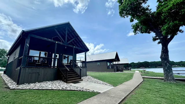 Open Water Lodge & Cabins