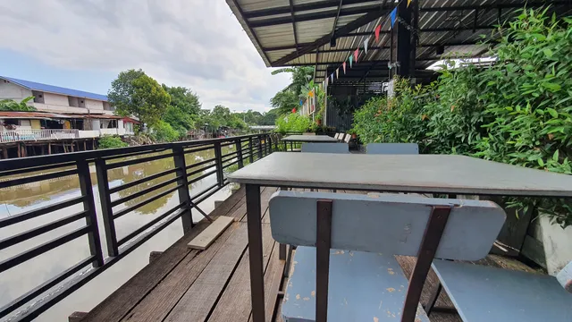 ร้านอาหารบ้านริมคลอง