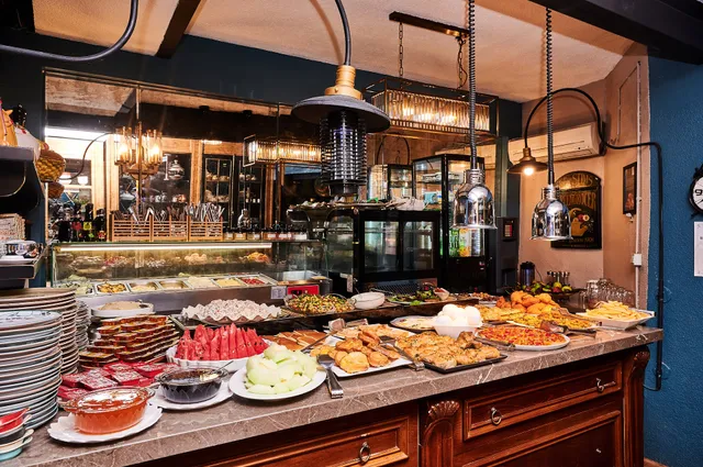 Faik Pasha cafe, brasserie, patisserie