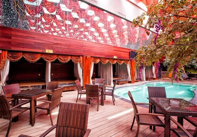 Illigals Hotel & Club