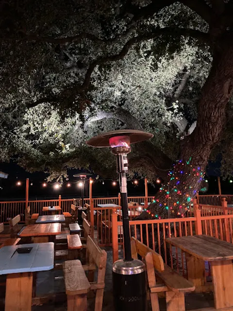 Tree House Burgers & Brews