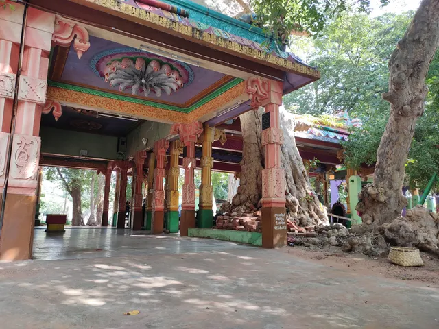 Arunjunai Kaatha Ayyanar temple