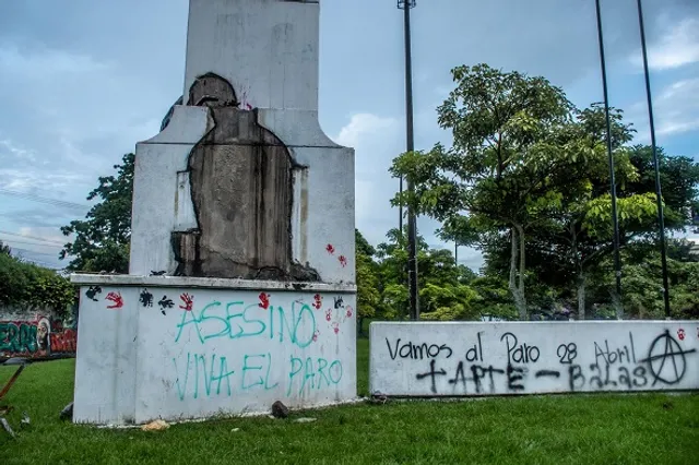 Flor de Ocobo Anterior Monumento Andrés López de Galarza