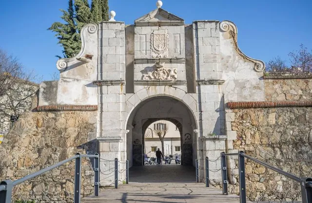 Puerta del Pilar