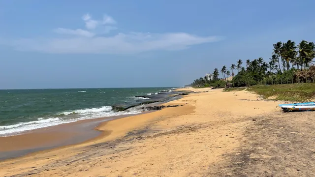 Uswetakeiyawa Beach