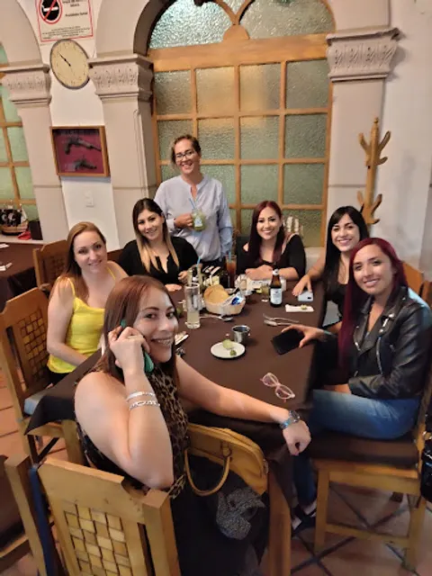 El Galeón mariscos-conchas-tragos