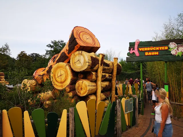 Amusement park ride “Crazy Tree”