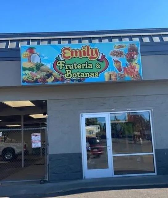 Emily Frutería y Botana