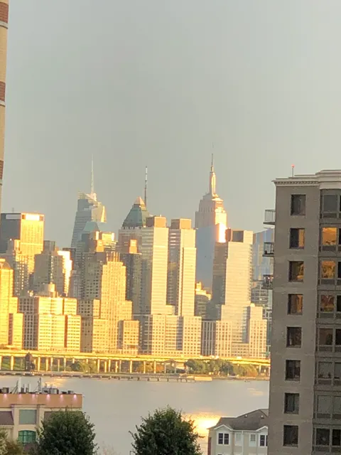 Mirabelle On the Hudson Condo