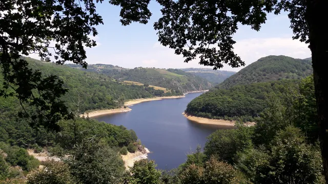 Lac du Barrage de Sarrans