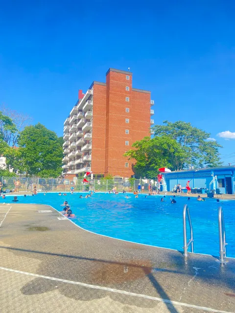 Holland Memorial Pool