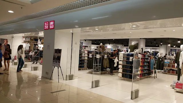 UNIQLO 1 Utama